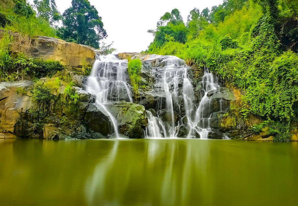 The serene flow of O Do Waterfall amid untouched forest surroundings 